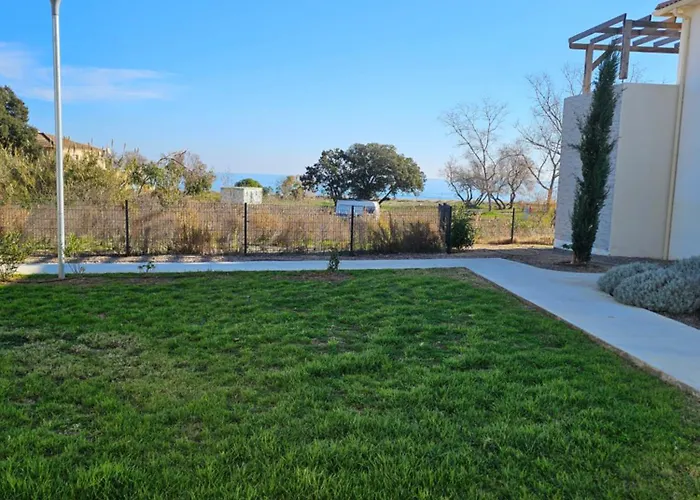 Superbe Vue Terrasse Couverte Face A La Linguizzetta